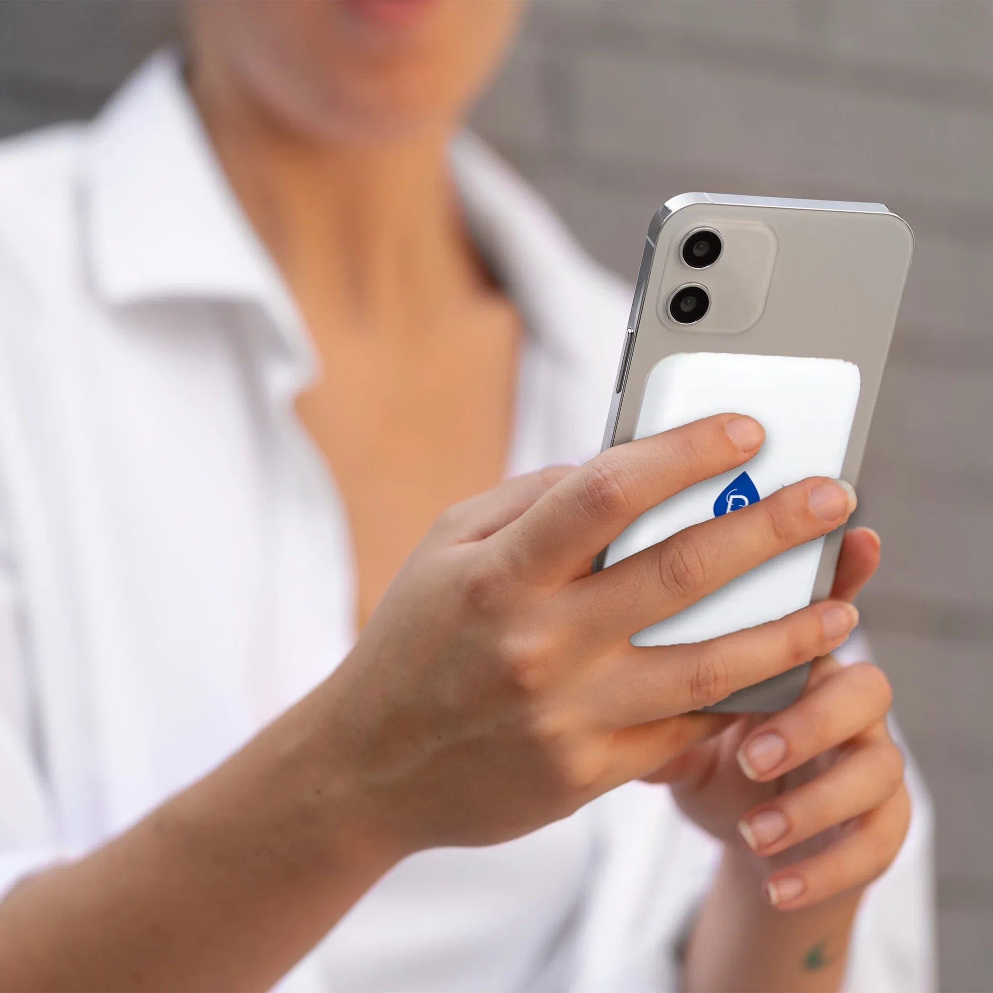 Magnetic Wireless Power Bank - Dattebayo Online Store 